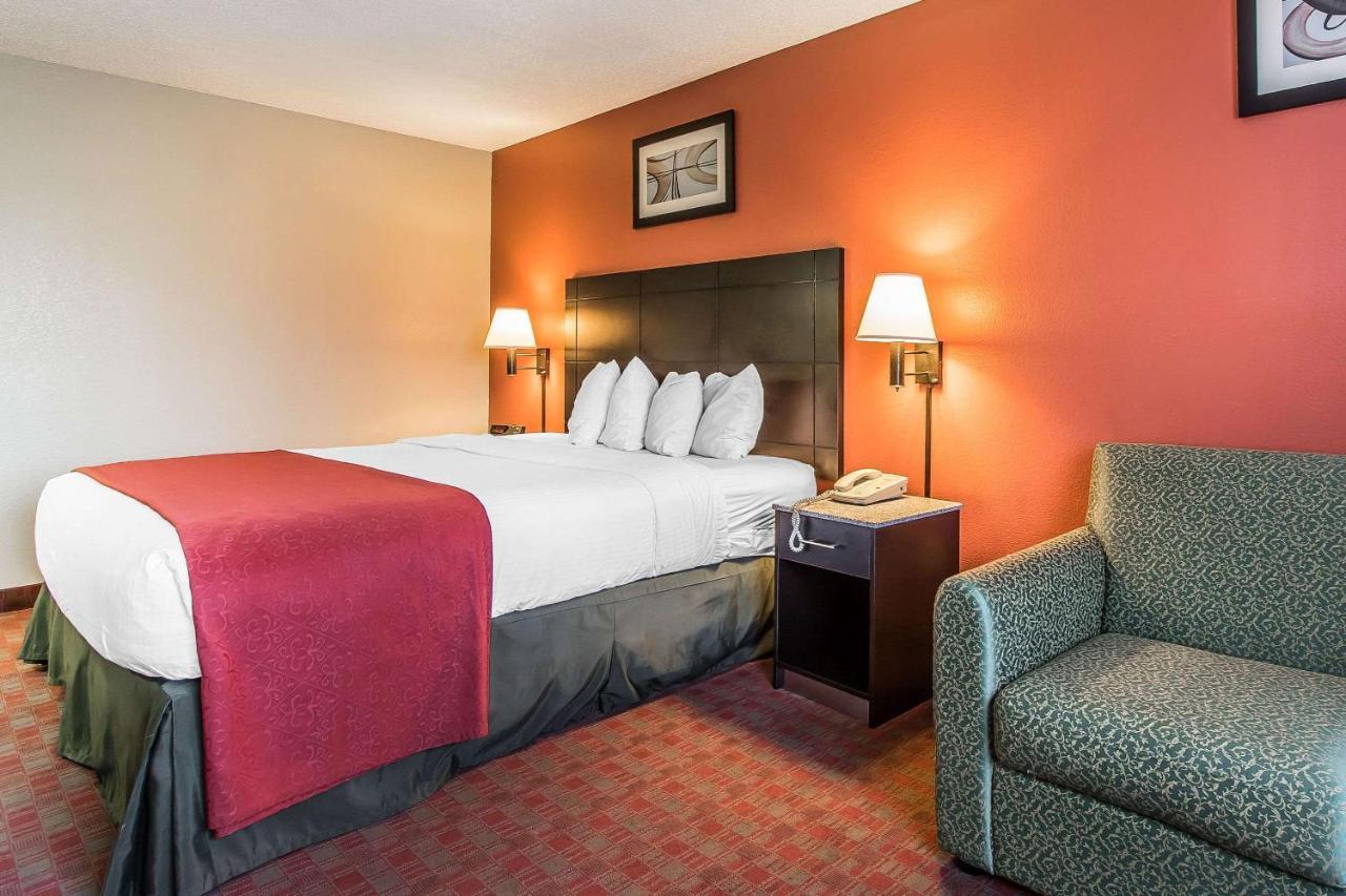 Quality Inn & Suites La Vergne Exterior foto