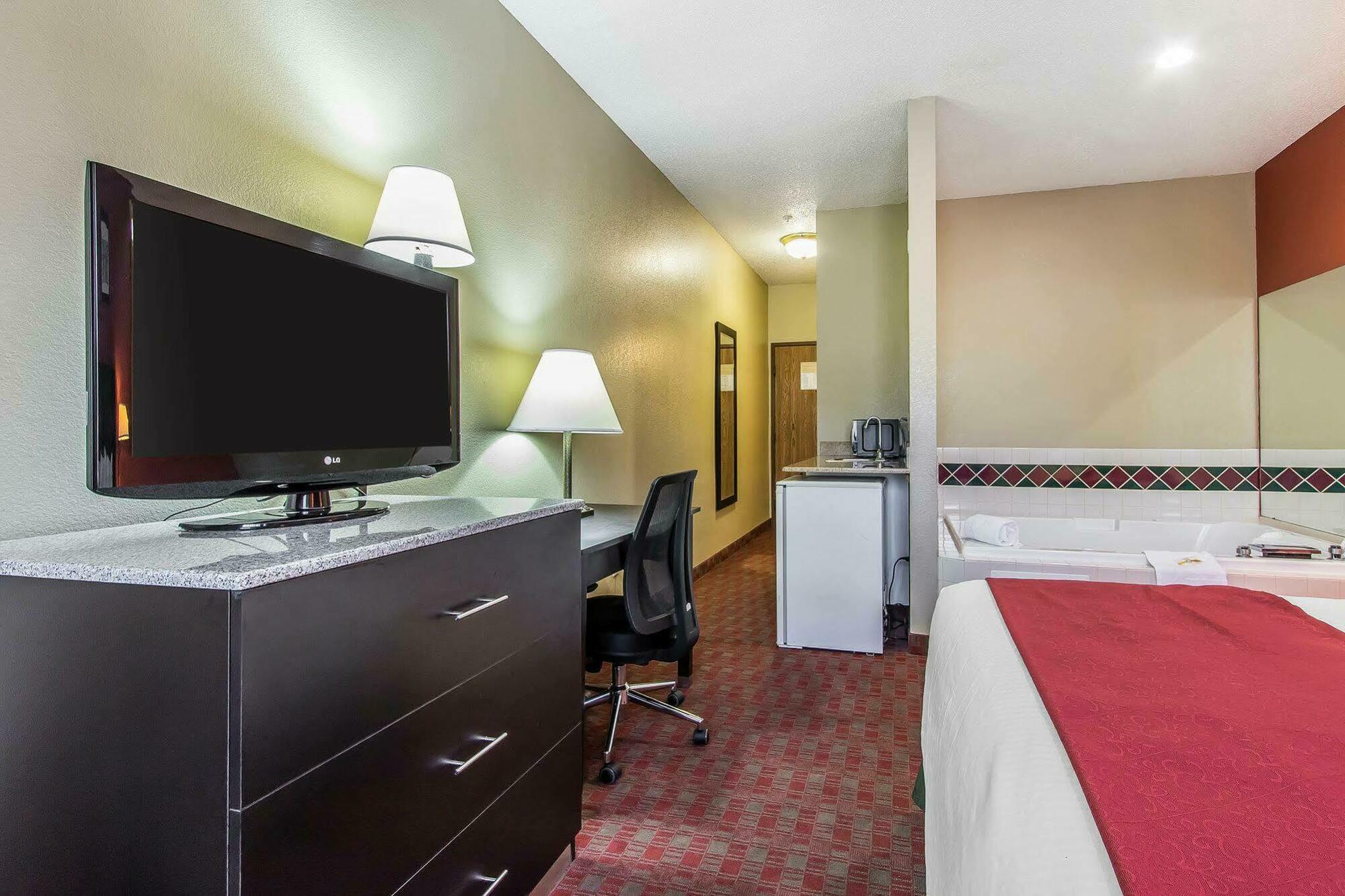 Quality Inn & Suites La Vergne Exterior foto